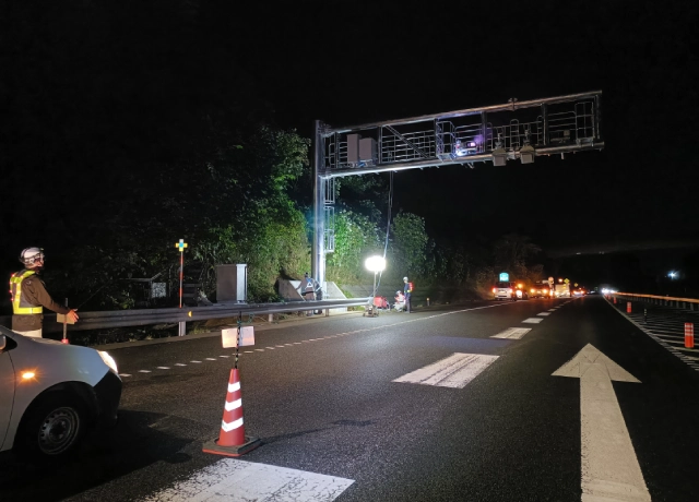 高速道路通信設備の施工
